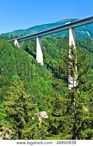 Euroopan silta Brennerin moottoritietä