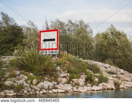 Exit Sign For Canoes On The River. \\\