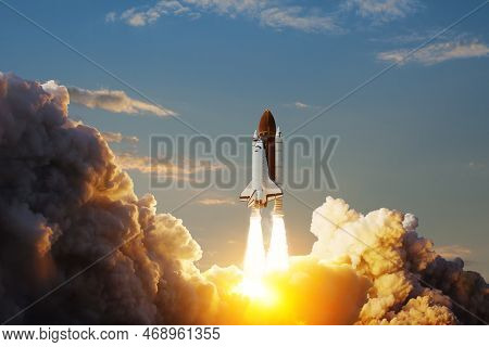 Spaceship Lift Off. Space Shuttle With Smoke And Blast Takes Off Into Space On A Background Of Sunse