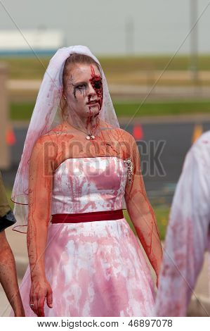 Blutigen Zombie Braut rein 1,5K Race