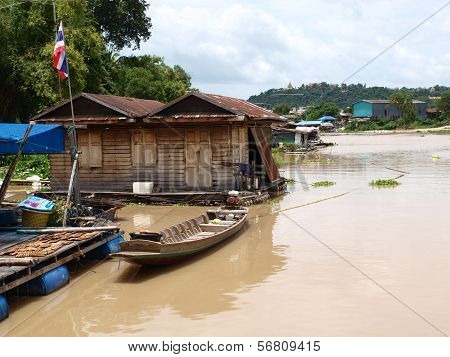thai river house