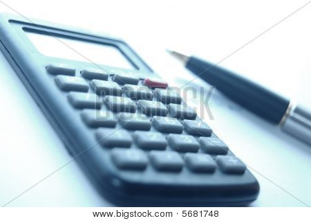 Calculadora, caneta-tinteiro
