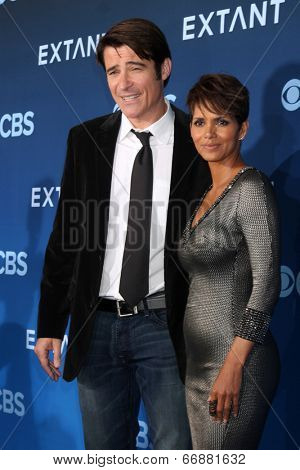 LOS ANGELES - JUN 16:  Goran Visnjic, Halle Berry at the 