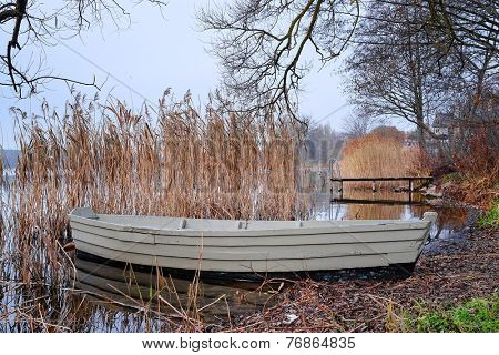 pair-oar boat at a berth