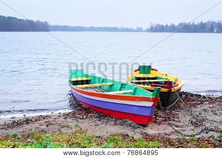 pair-oar boat at a berth
