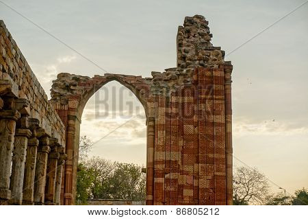 Broken Arch At Qutub Minar