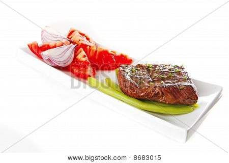 Carne asada servida en blanco