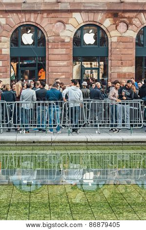 New Apple Store Product Launch Queue