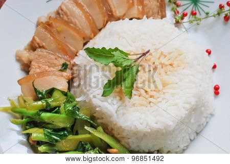 Fried Kale Mixed Crispy Pork