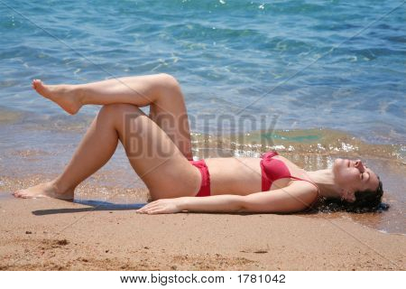 Donna sulla spiaggia