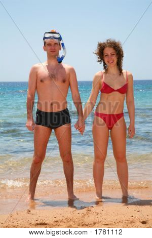La donna e l'uomo a mare