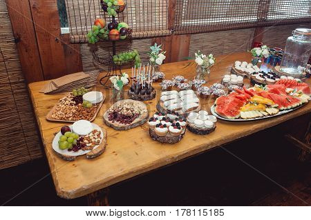 Candy Bar. Delicious sweet buffet with cupcakes. Sweet holiday buffet with cupcakes and other desserts.Table with sweets, candies, dessert