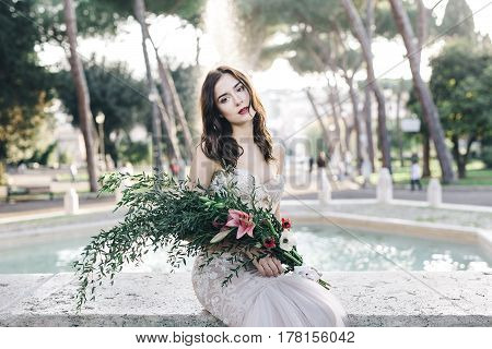 Bohemian fineart wedding lifestyle in park fountaine wedding