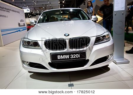 Moskva, Rusland - August 25: Grå bil Bmw 320 i Moskva internationale udstilling Interauto