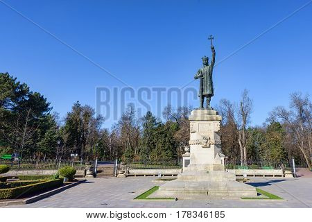 Monument statue of stefan cel mare si sfant, the great and holy, chisinau, moldova, blue sky