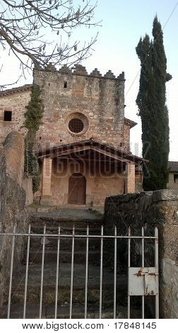 Antigua iglesia románica (San Iscle de Colltort - Girona)