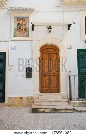 Characteristic alleyway of Monopoli. Puglia. Southern Italy.