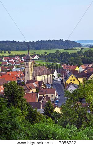 Vista a romântica vila de Shillingsfuerst na 