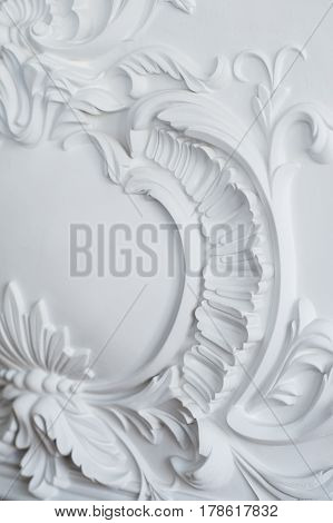 Luxury white wall design bas-relief with stucco mouldings roccoco element.