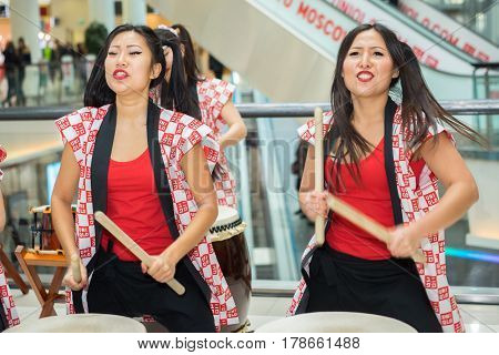 Moscow, Russia - March 25, 2017: Group Of Japanese Taiko Drummers Girls Perform In Kaleidoscope Shop