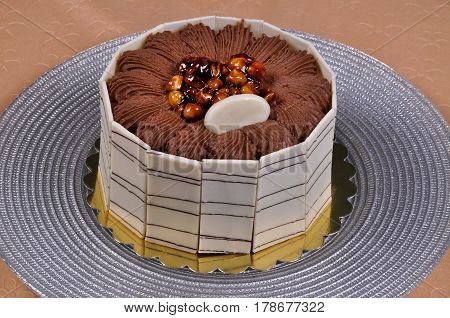 Prepared for special occasions, delicious and beautiful cake