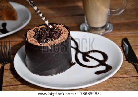 Prepared for special occasions, delicious and beautiful cake