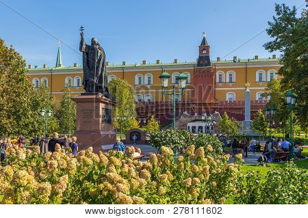 Moscow, Russia- 20 September 2014: Monument To The Patriarch Hermogen In The Alexander Park. People 