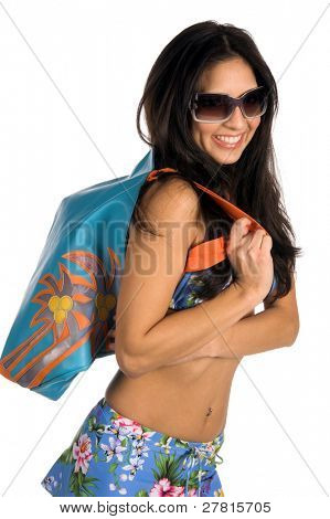 schönen lateinischen Frau in einem blauen floral print Bikini mit Sonnenbrille. isolated over White. Schwimmen Verschleiß 