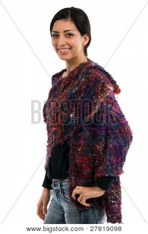 Profil gauche d'une belle jeune femme mexicaine en jeans et une chemise noire et un Angora courture woo