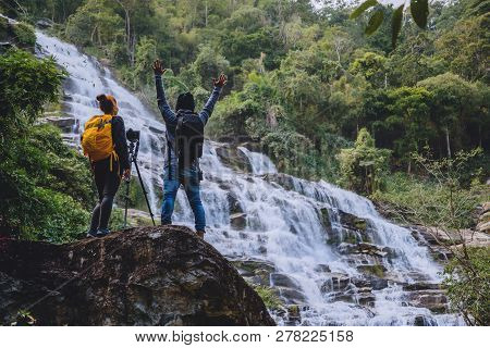 Asian Couple Travel Nature. Travel Relax. Stand Landscapes Natural Touch Stand To See Beautiful Wate