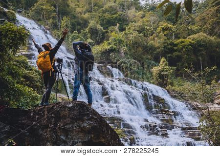 Asian Couple Travel Nature. Travel Relax. Stand Landscapes Natural Touch Stand To See Beautiful Wate