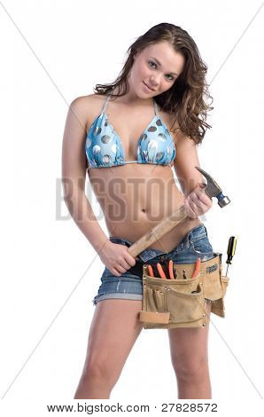 Süße junge Frau in Daisy Duke Denim shorts, Bikini-Oberteil und ein Verfasser Werkzeug Gürtel, als wären sie ein con