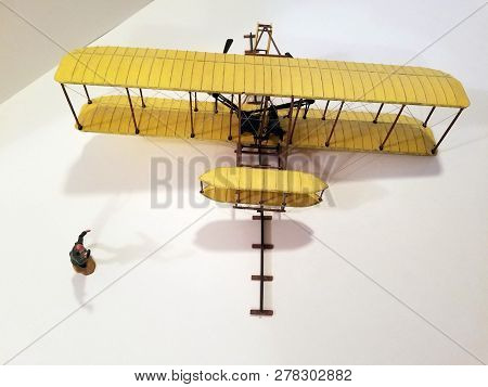 Die Cast Plastic Model Replica Of The Wright Brothers 1903 Wright Flyer, 1/39 Scale, Front View On A