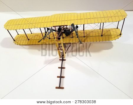 Die Cast Plastic Model Replica Of The Wright Brothers 1903 Wright Flyer, 1/39 Scale, On A White Back