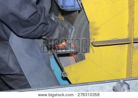 Casting Iron Grinding Process By Grinding Wheel ; Finishing Process Before Machining;