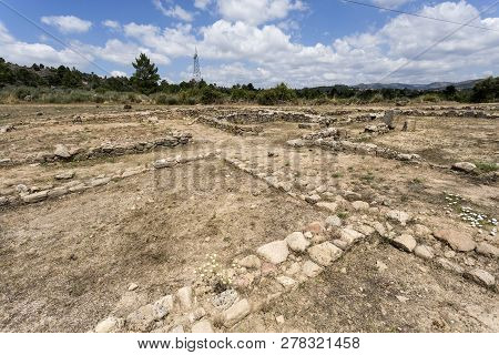Ruins A Small Population Cluster Formed By Several Houses Of Modest Construction At The Roman Archae