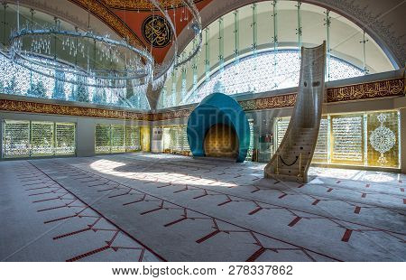 Istambul , Turkey - February 19, 2013:  Uskudar Quarter, The Colorful Amd Modern Interiors Of The Sa