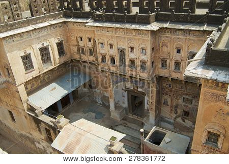 Mandawa, India - March 31, 2007: Interior Yard Of A Historical Haveli In Mandawa, India.