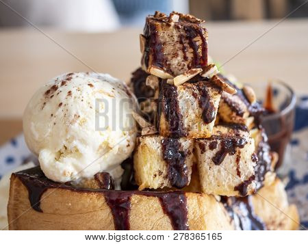 Close Up Of Sweet Dessert Honey Toast With Chocolate Sauce And Ice Cream In The Restaurant (selectiv