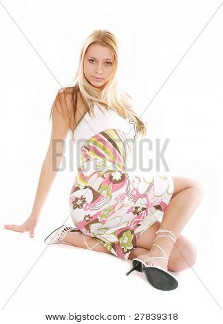 mujer sobre fondo blanco