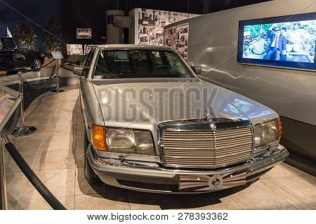 Amman, Jordan, December 07, 2018 : Mercedes-benz 500 Sel 1983 At The Exhibition In The King Abdullah