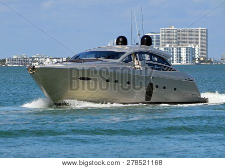 Luxury Silver Motor Yacht Cruising The Floridaintra-coastal Waterway.