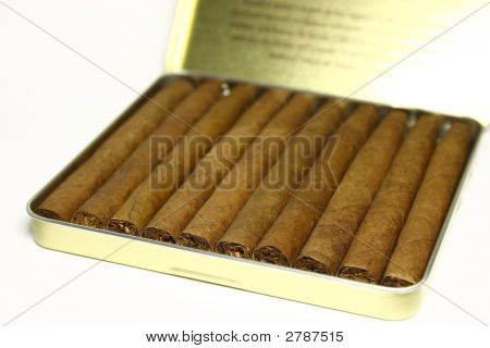 Charutos em uma caixa de cigarro
