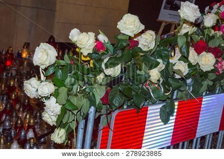 Gdansk, Poland - January 16, 2019:  White And Red Roses At Entrance To City Hall Of Gdansk At Night.