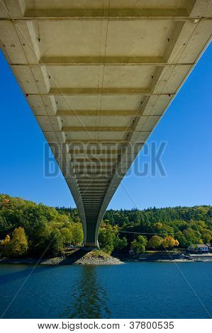 Broen over åen, dam Vranov.