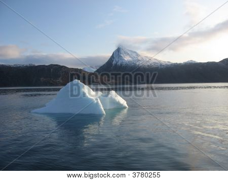 Un Iceberg nel fiordo di Nuuk in