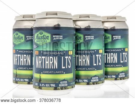 Winneconne,  Wi - 12 July 2020: A Six Pack Of Odd Side Double Dry Hopped Ipa The Original Dank Juice