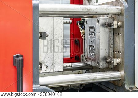 Metal Mould Or Plastic Injection Mold Setup On High Pressure Injection Molding Machine For Mass Prod