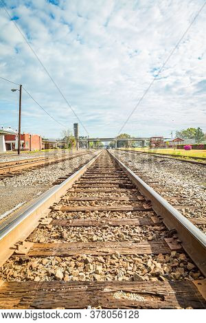 Jesup, Ga - March 17, 2018: Double Train Tracks Carry Freight And Passenger Trains Through The Cente
