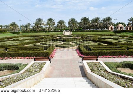 Oman Travel. Muscat. Oman City Life Background. Traffic, Tourism, Buildings. Muscat, Oman : 26-07-20